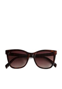 Ochelari de soare cu model tartă de cacao, în formă clasică de ochi de pisică și lentile gradient. Ramă îndrăzneață cu textură netedă și temple late.