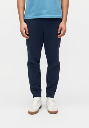 - Spodnie treningowe