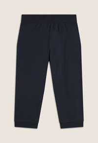 Pantalones de chándal recortados en azul marino con una textura suave, cintura elástica y puños ajustados, diseñados para la comodidad y la facilidad de movimiento.