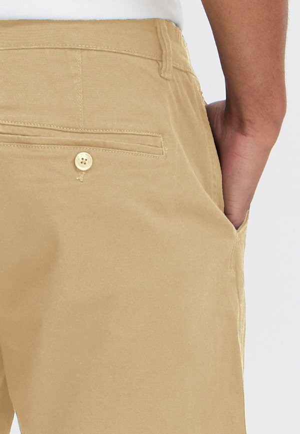 BHSHORTS SLIM/ REGULAR FIT - Shorts - cornstalk3