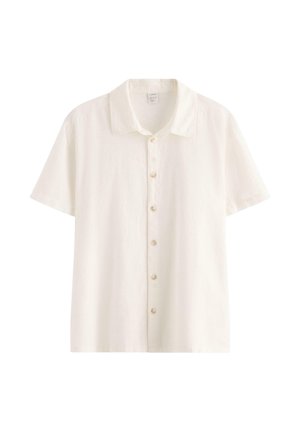 Kortærmet hvid hørskjorte med klassisk krave og seks knapper foran, vist på en hvid baggrund.