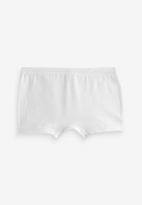 Weiße Baumwoll-Boyshorts mit glatter Textur, elastischem Bund und geradem Schnitt, ohne sichtbare Muster oder Akzente.