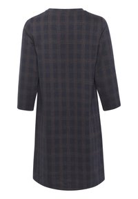 Abito blu navy con motivo a scacchi caratterizzato da linee marroni. Scollatura rotonda, maniche a tre quarti e forma a A. Tessuto morbido al tatto.