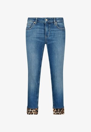 Jasnoniebieskie dżinsy o slim fit, z mankietami w panterkę. Tkanina ma lekko sprany wygląd i tradycyjny pięciokieszeniowy fason.