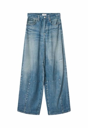 Lyseblå vide cowboybukser med høj talje, frontknap, lommer og subtilt slid på højre lår.