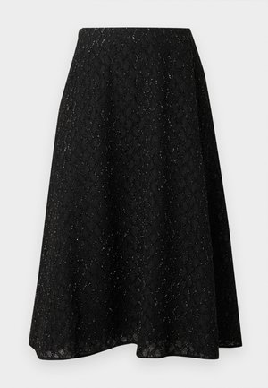 Sort midi-nederdel lavet af tekstureret stof med et diamantmønster og en subtil glans. A-formet silhouet med en flydende form.