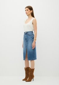 adL WITH FRONT SLIT - Falda vaquera - navy blue