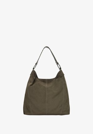 Olivengrøn suede håndtaske med en enkelt skulderrem, hvid kontrasterende syning og en slaskende silhuet, som har en tekstureret overflade.