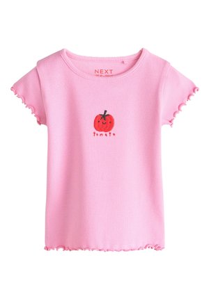 Roze geribd peutershirtje met korte mouwen, met kroesranden aan mouwen en zoom, met een klein lachend tomatenplaatje en tekst "tomato" op de voorkant.
