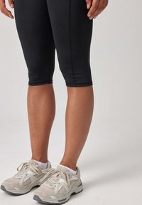 SNOCKS CAPRI - 3/4 sportbroek - schwarz