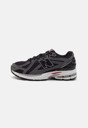 Trainers - black