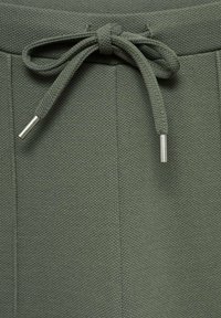 Thumbnail Image 7