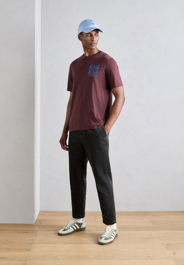 CHEST ARTWORK - Print T-shirt - rich mahogany3