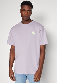 Denim Project JOHNNY´S BURGERS TEE - Marškinėliai su spaudiniu - lavender aura
