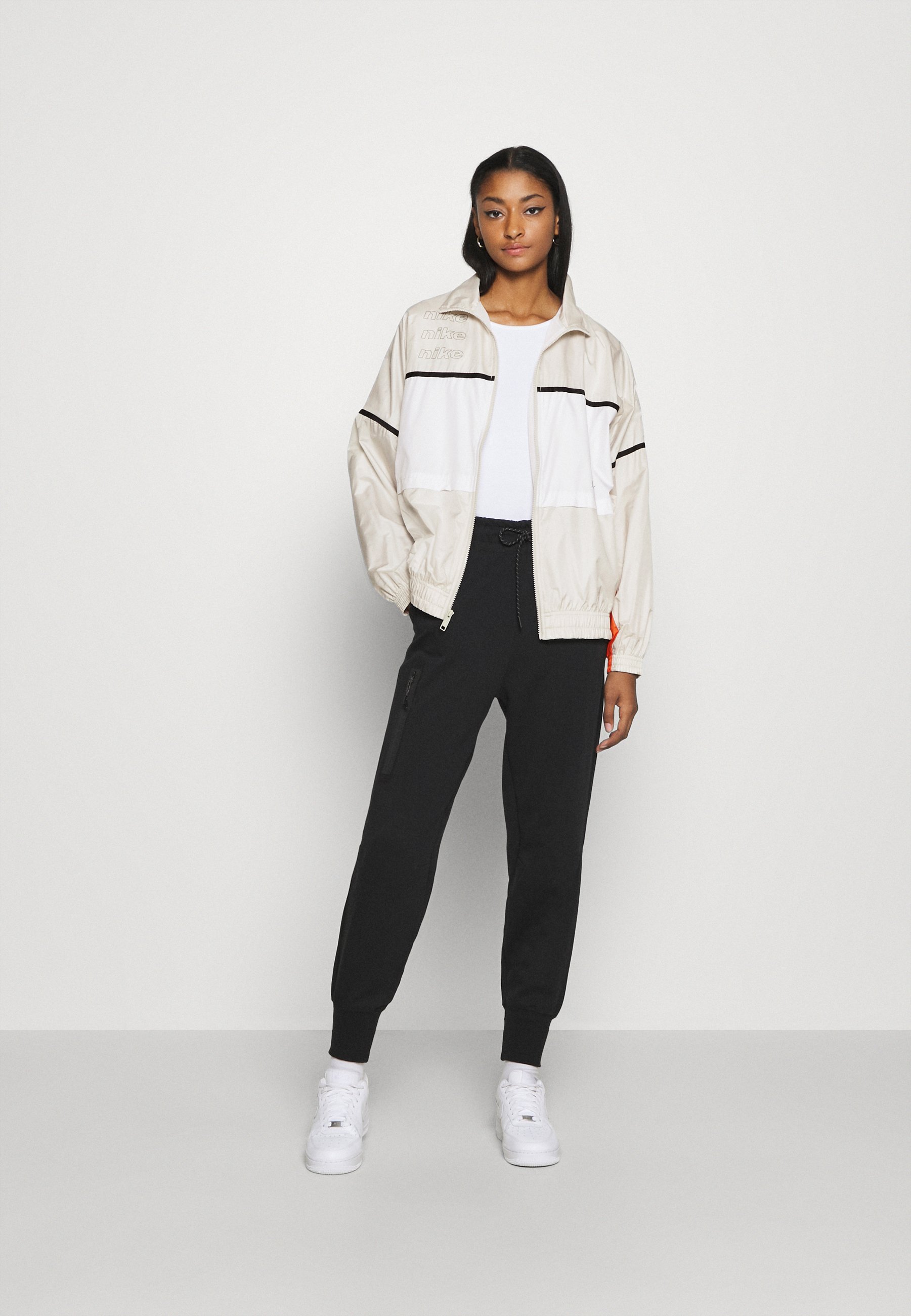 Nike Sportswear ARCHIVE RMX Laufjacke light bonewhite Nike Sportswear ARCHIVE RMX Laufjacke light bonewhite