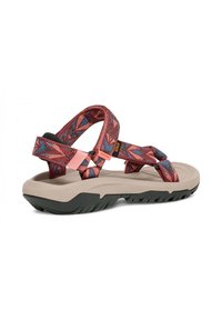 Sandalias para mujeres con suela de un beige claro, tirantes de diseño en color burdeos y azul, suela de goma con agarre texturizado, hebilla ajustable.