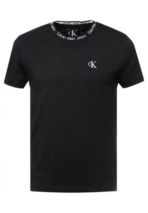 T-shirt noir Calvin Klein à manches courtes avec petit logo "cK" blanc sur la poitrine et texte "Calvin Klein Jeans" autour du col.
