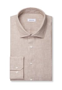 Chemise en lin beige à manches longues avec poignets boutonnés et boutons blancs, soigneusement pliée avec un col classique.
