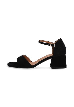 Schwarze Wildleder-Absatzschuhe mit einem Blockabsatzdesign, offener Zehenpartie und minimalistischem Stil. Verfügt über einen seitlichen Schnallenverschluss für einen sicheren Sitz.