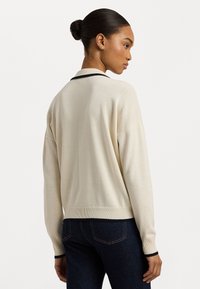 Lauren Ralph Lauren TWO TONE COTTON BLEND POLO SWEATER - Strikkegenser - mascarpone cream/lauren navy