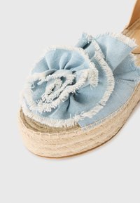 Thumbnail Image 6