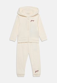 Επιλέχθηκε, cream white