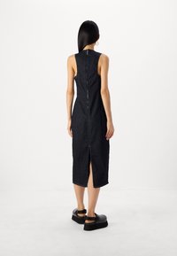 Calvin Klein Jeans COLUMN DRESS - Dongerikjole - denim rinse
