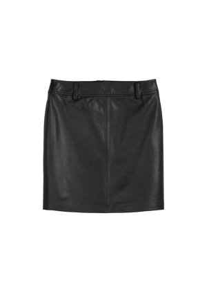 Mini gonna in pelle nera con una texture liscia, design aderente e silhouette dritta. Presenta una vita con passanti per la cintura e una zip posteriore.