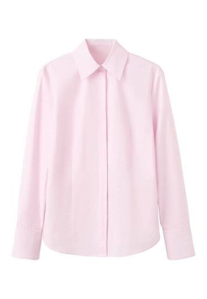 Camicia rosa chiaro a maniche lunghe con colletto appuntito, chiusura con bottoni sul davanti e tessuto morbido. Design su misura con orlo dritto e maniche con polsini.