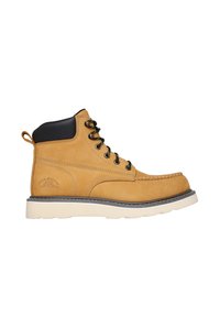 Botín de piel marrón claro con cuello acolchado negro, ojetes metálicos, cordones negros, suela blanca y logotipo de la marca en la zona del talón.