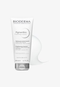 Tubetto bianco spremibile della Bioderma Pigmentbio Crema Schiumogena, con design pulito, testo argentato e un accento circolare. Contiene 200 ml.