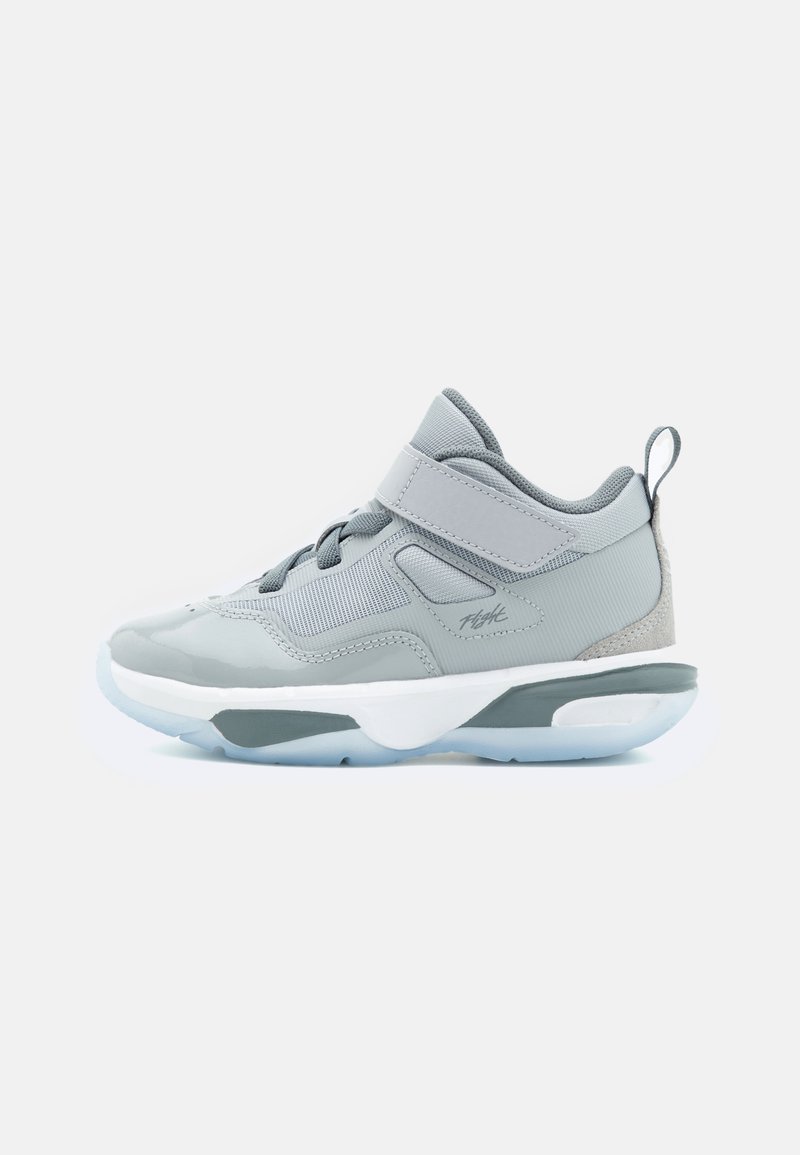 Jordan - JORDAN STAY LOYAL 3 UNISEX - Basketballschuh - wolf grey/cool grey/white, Vergrößern