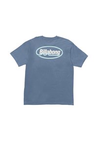 Blå bomulds t-shirt med et rundt "Billabong" logo i hvidt og lyseblåt på ryggen. Korte ærmer, rund halsdesign.