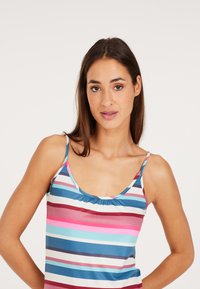 Protest PRTBOUNTIES 24 - Freizeitkleid - loud pink