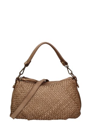 Borsa a tracolla in pelle intrecciata color beige con parte superiore curva, doppio manico e base piatta. Presenta una chiusura con zip e dettagli di cuciture sottili.