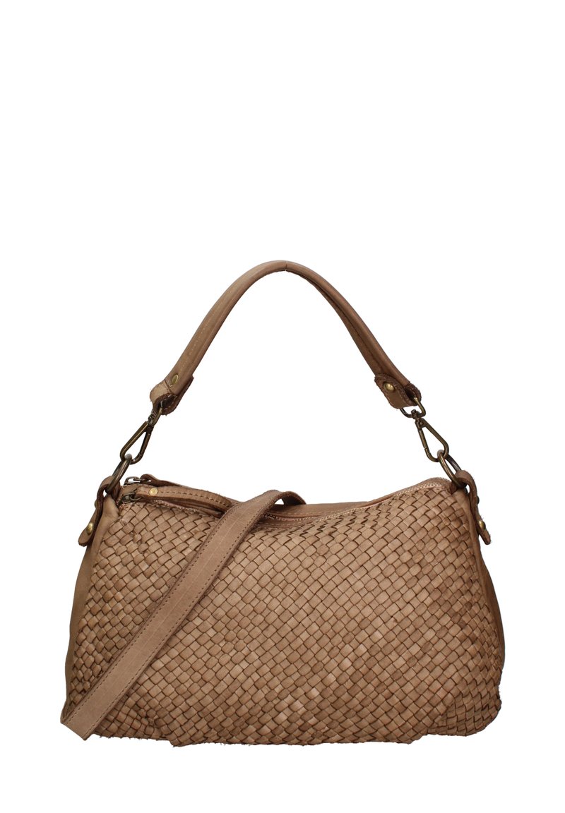 Borsa a tracolla in pelle intrecciata color beige con parte superiore curva, doppio manico e base piatta. Presenta una chiusura con zip e dettagli di cuciture sottili.