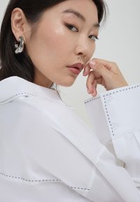 Calliope AVEC COUTURES - Camicia - blanc