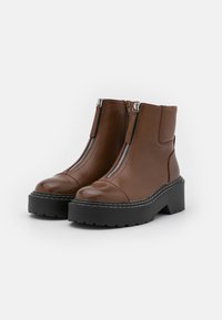 ONLY SHOES ONLBOSSI FRONT ZIP BOOT - Botas de tornozelo com plataforma - brown
