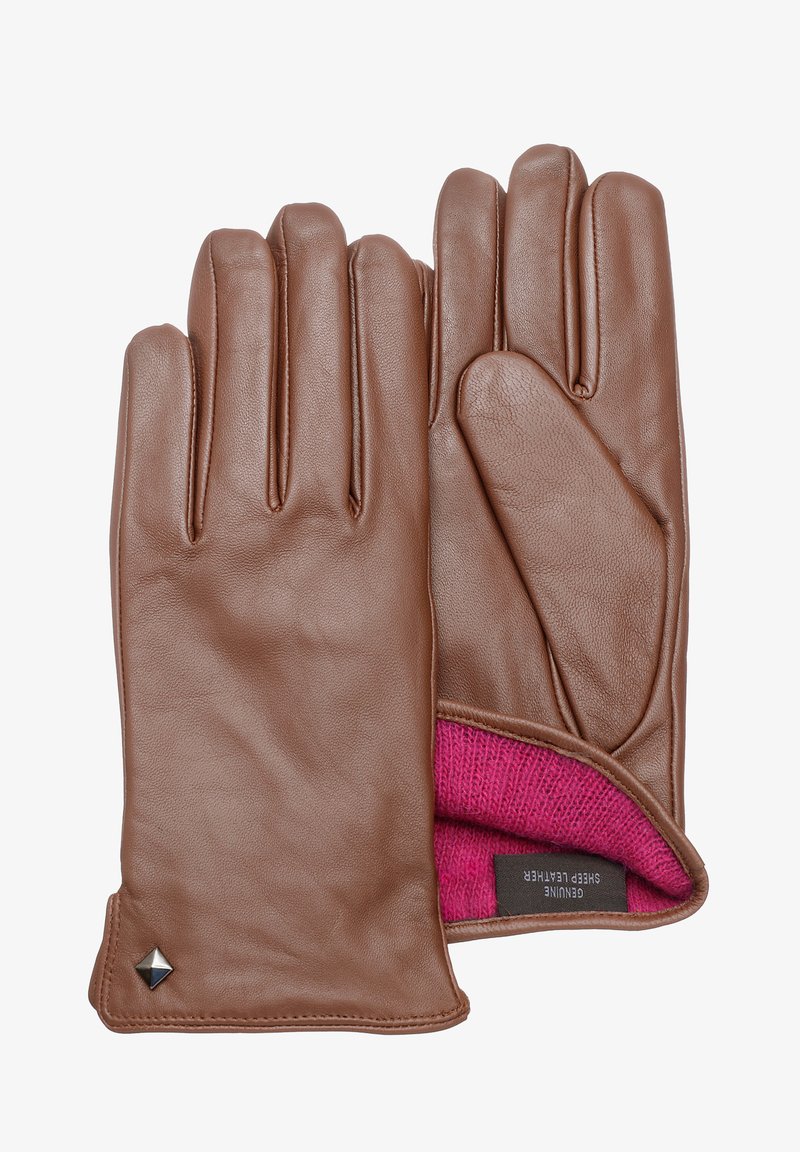 Guanti in pelle marrone con un morbido rivestimento in maglia rosa. Le caratteristiche includono cinque dita, cuciture dettagliate e un piccolo accento decorativo nero.
