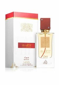 Hajuvesipullo, jossa on suorakulmainen lasimuotoilu, kultainen neste ja yksityiskohtainen kultainen ja punainen laatikko, jossa on koristeellista tekstiä ja koristeita.