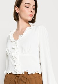 ONLY ONLMETTE V NECK - Blusa - cloud dancer