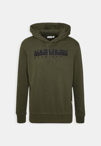 Ciemnozielona bluza z kapturem, wykonana z miękkiego materiału, z kapturem na sznurku, ściągaczami przy nadgarstkach i czarnym nadrukiem logo z przodu.