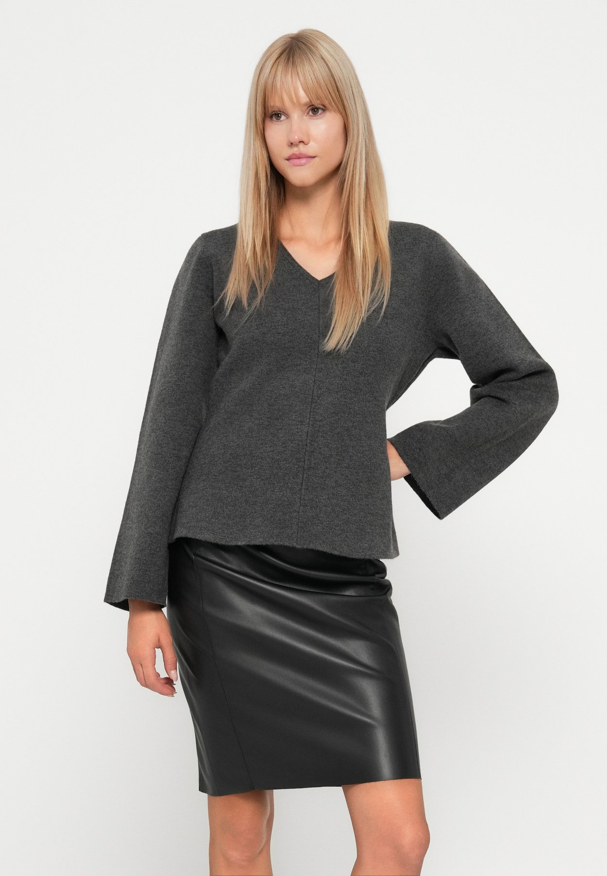 ONLSERENA V NECK