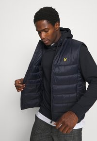 Neerduwen kaping boekje Lyle & Scott WADDED GILET - Bodywarmer - dark navy/donkerblauw - Zalando.nl