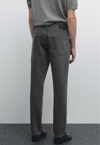 Massimo Dutti Jeans Tapered Fit - grey
