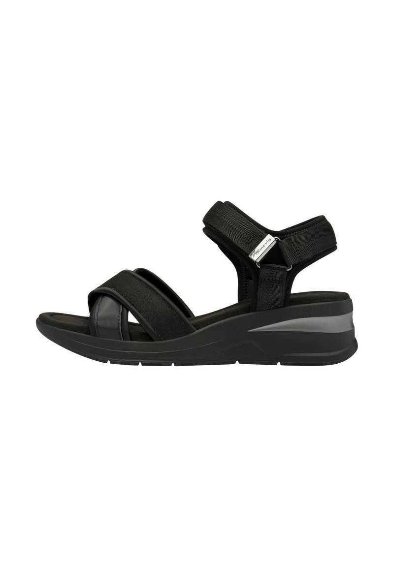 Sandale noire avec larges sangles et soutien de cheville réglable, présentant un dessus en synthétique lisse, une semelle rembourrée et un design de talon compensé élégant.