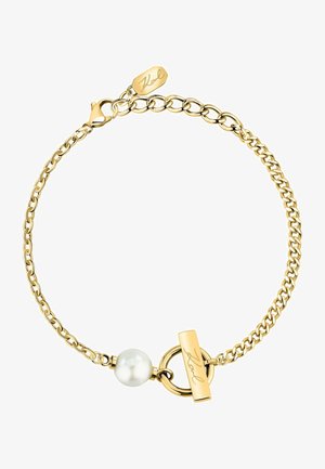Gul kædearmbånd med en perle og en toggle-lås med indgraverede detaljer. Glat overflade og cirkulære former gennem hele armbåndet.