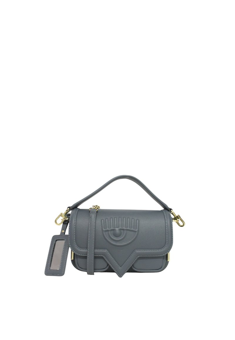 Borsa a tracolla in pelle grigia con design a pattina, caratterizzata da un motivo decorativo a occhio, accessori dorati e una tracolla removibile. Inclusa una targhetta decorativa.