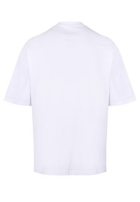 Bílý bavlněný tričko, krátké rukávy, kulatý výstřih, jednobarevné, minimalistický design bez viditelných log či vzorů, jednoduchý pohled zezadu.