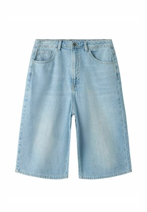 Pantaloncini di jeans azzurri fino al ginocchio con tasche frontali, passanti per cintura e chiusura a bottone.